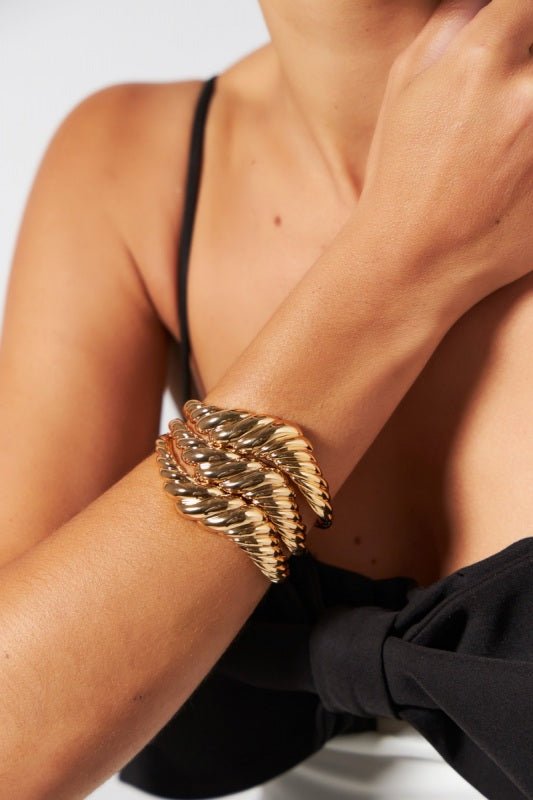 Croissant Curved Golden Bracelet